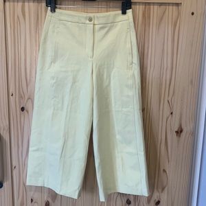 Ann Taylor Yellow‎ Capris. Size 2P (594)